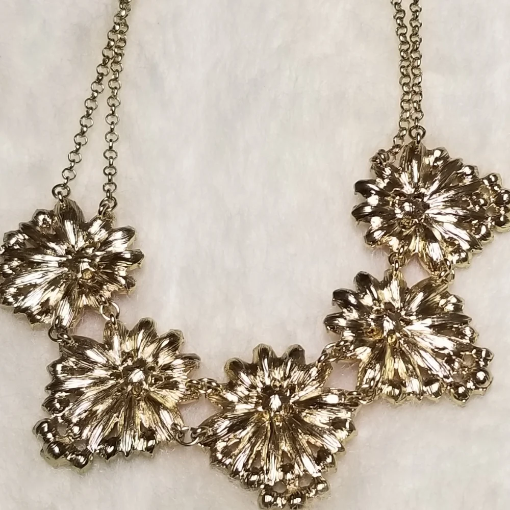 Flower Rhinestone Statement Necklace - Picture 3 of 4